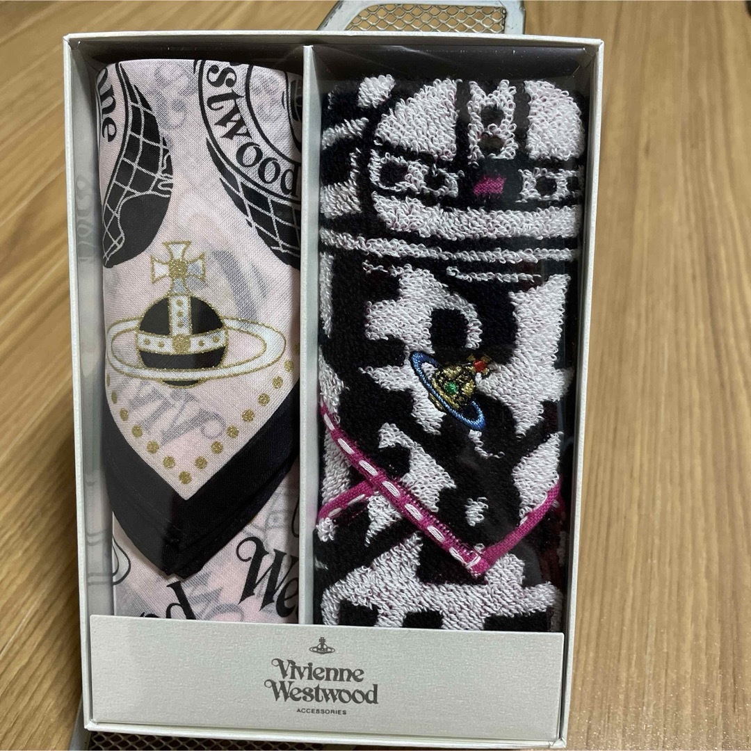 Vivienne Westwood(ヴィヴィアンウエストウッド)の【新品未使用！箱入り】ヴィヴィアンウエストウッド ハンカチセット レディースのファッション小物(ハンカチ)の商品写真