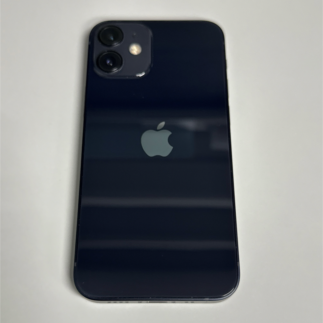Apple(アップル)のiPhone 12 mini ブラック 256GB スマホ/家電/カメラのスマートフォン/携帯電話(スマートフォン本体)の商品写真