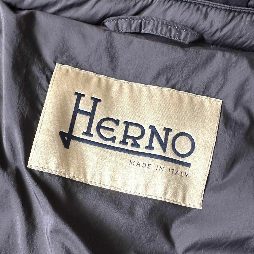 HERNO(ヘルノ)の極美品 ヘルノ HERNO ウール切替ダウンコート 44 ネイビー フード付 紺 レディースのジャケット/アウター(ダウンジャケット)の商品写真