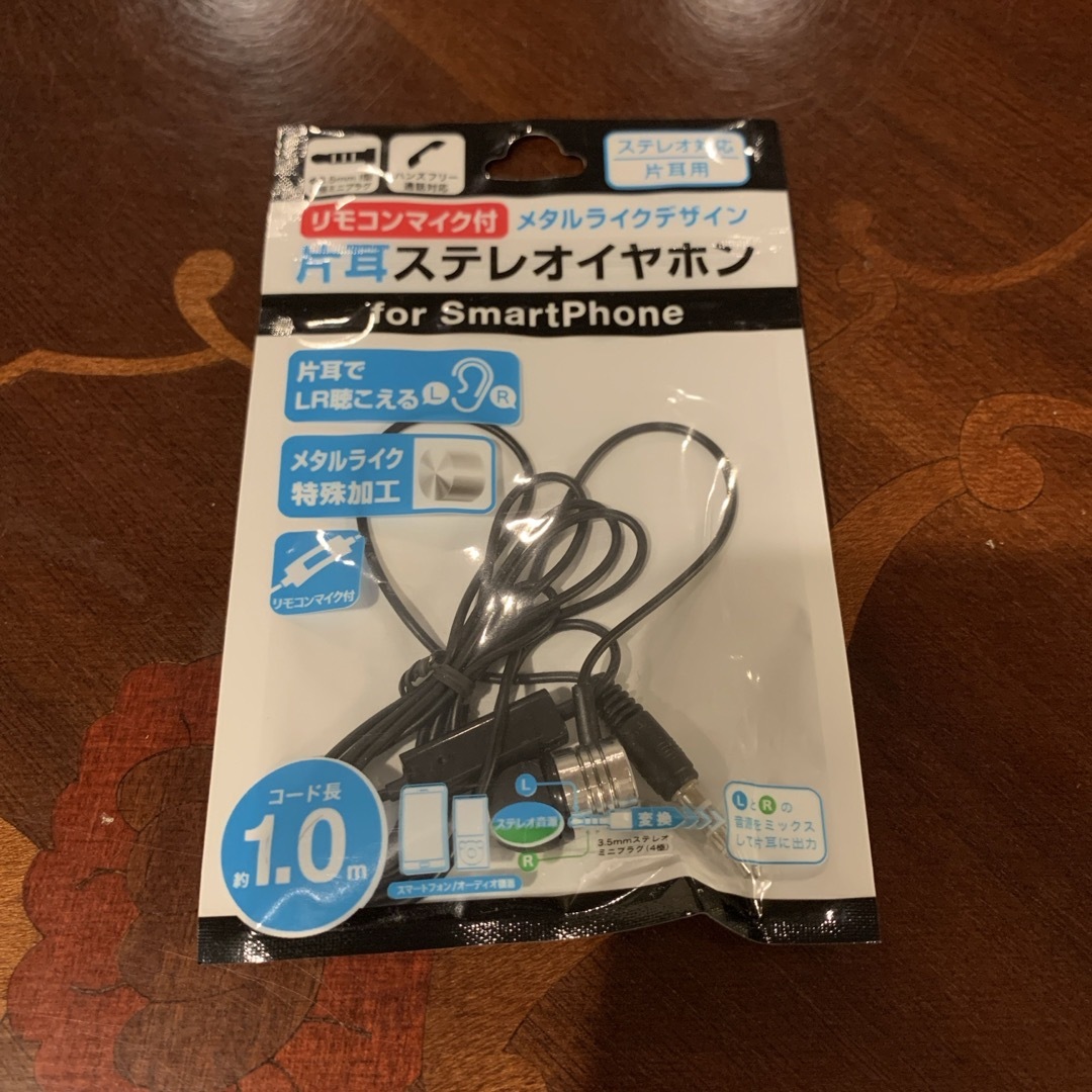 ᖰ ᖳ片耳ステレオイヤホン for スマートフォン スマホ/家電/カメラのオーディオ機器(ヘッドフォン/イヤフォン)の商品写真