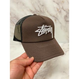 ステューシー(STUSSY)のStussy フォントロゴ メッシュキャップ ブラウンカラー(キャップ)