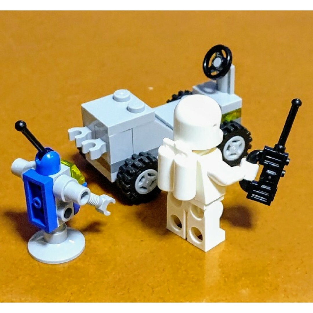 Lego(レゴ)のレゴ★レゴムービー2 ジェニー ミニフィグ＆月面探査バギー・ロボ 未使用 超人気 エンタメ/ホビーのおもちゃ/ぬいぐるみ(キャラクターグッズ)の商品写真