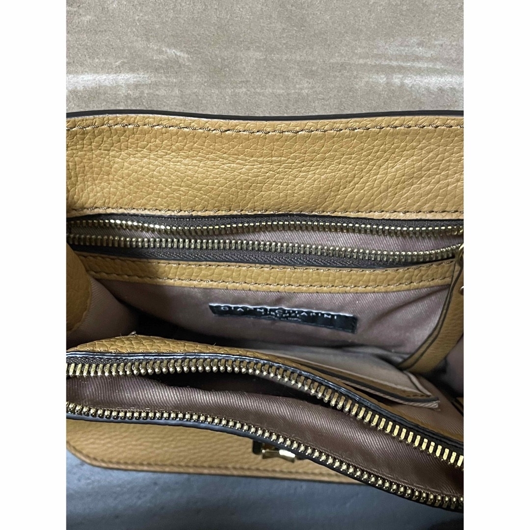 gianni chiarini  ショルダーバッグ レディースのバッグ(ショルダーバッグ)の商品写真