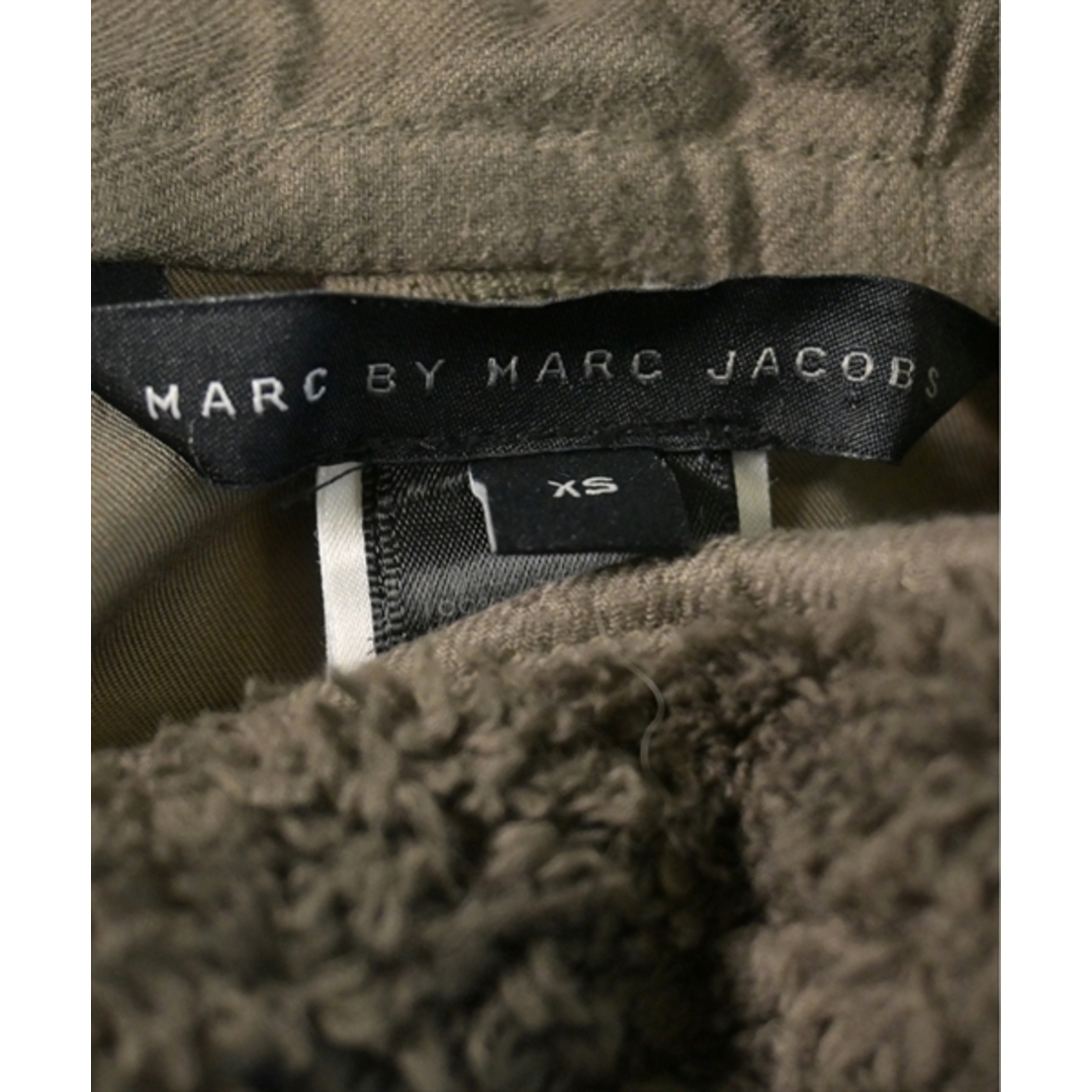 MARC BY MARC JACOBS(マークバイマークジェイコブス)のMARC BY MARC JACOBS モッズコート XS カーキ系 【古着】【中古】 レディースのジャケット/アウター(モッズコート)の商品写真