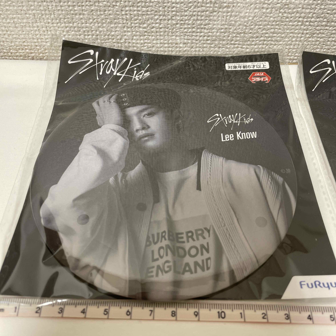 Stray Kids(ストレイキッズ)の【Stray Kids】BIG缶バッジ（Lee Know ＆Bang Chan エンタメ/ホビーのタレントグッズ(アイドルグッズ)の商品写真