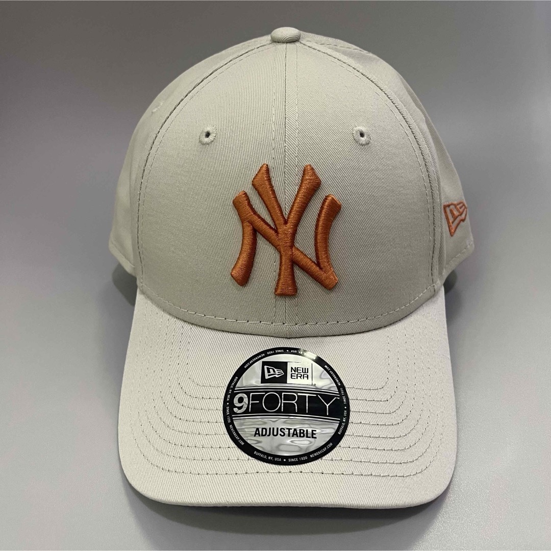 NEW ERA(ニューエラー)の冬物入荷　ニューエラ　キャップ　NYヤンキース　ベージュ×オレンジ メンズの帽子(キャップ)の商品写真