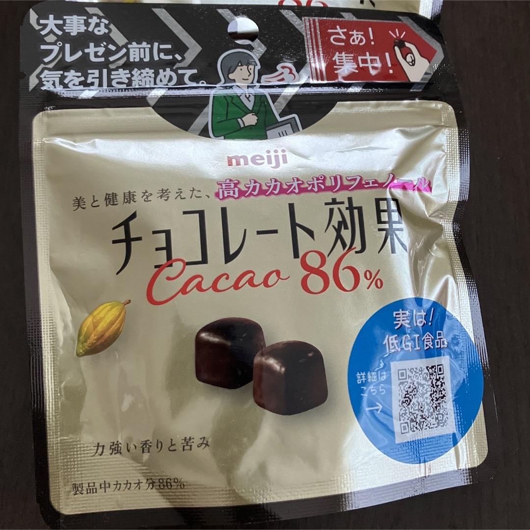 明治(メイジ)の明治 チョコレート効果カカオ８６％　と、glico リベラ　　　　計4袋 食品/飲料/酒の食品(菓子/デザート)の商品写真