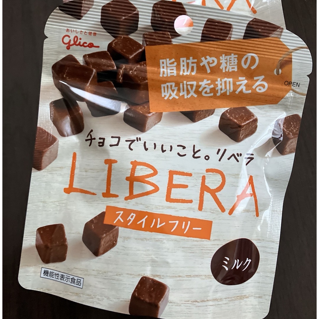 明治(メイジ)の明治 チョコレート効果カカオ８６％　と、glico リベラ　　　　計4袋 食品/飲料/酒の食品(菓子/デザート)の商品写真