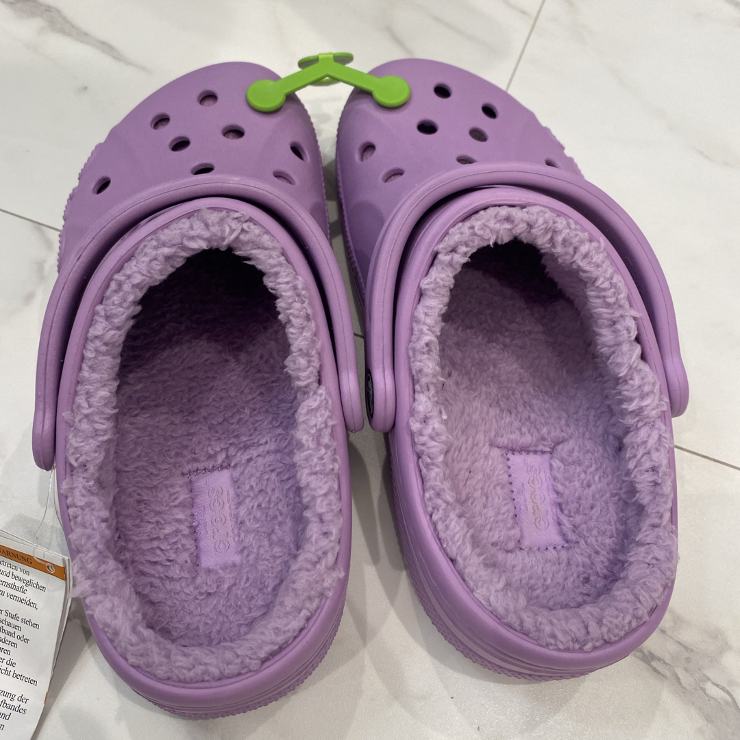 crocs(クロックス)の★新品★送料込み★ボア付きクロックス★サンダル★crocs★25cm レディースの靴/シューズ(サンダル)の商品写真