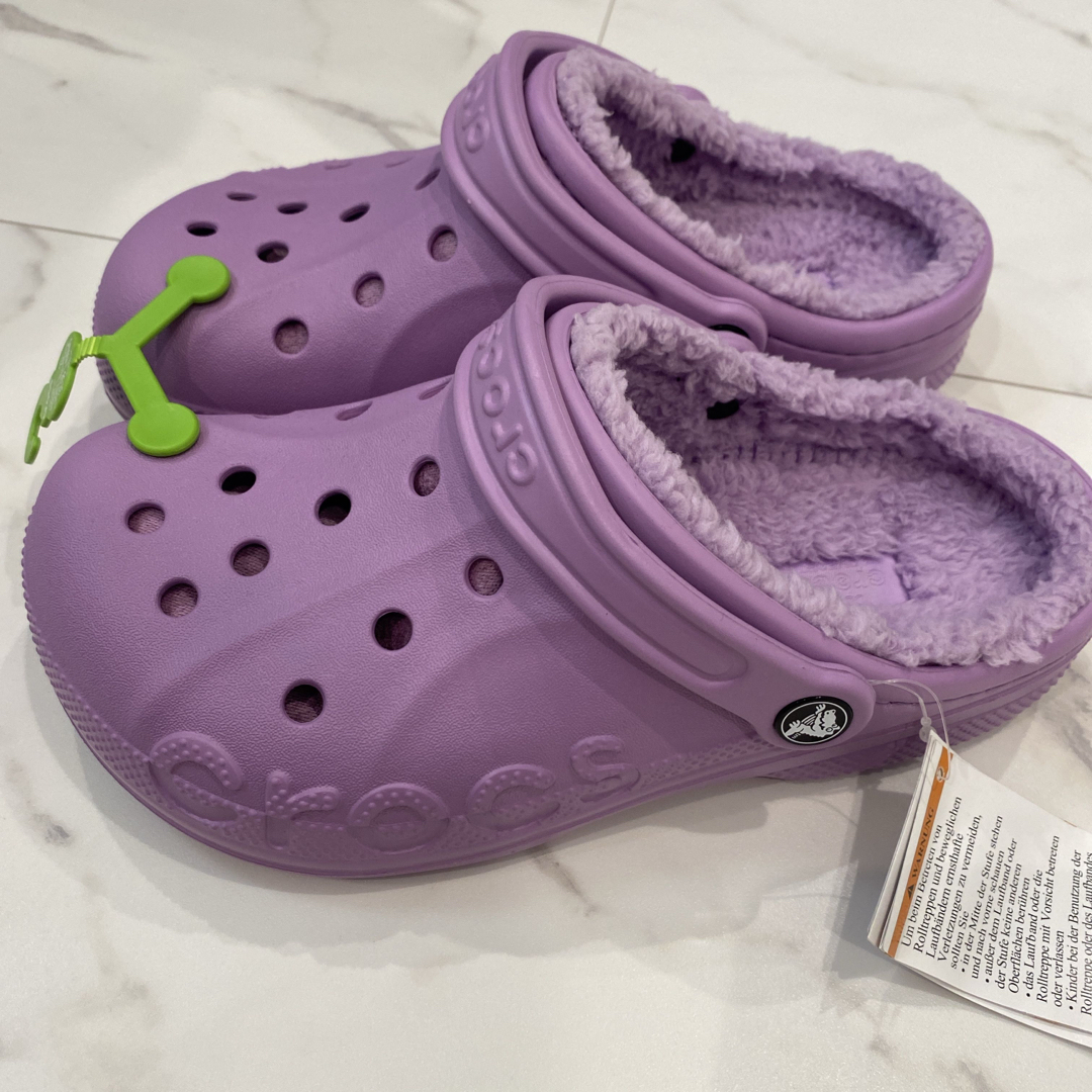 crocs(クロックス)の★新品★送料込み★ボア付きクロックス★サンダル★crocs★25cm レディースの靴/シューズ(サンダル)の商品写真