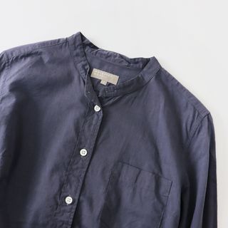 マーガレットハウエル(MARGARET HOWELL)のマーガレットハウエル MARGARET HOWELL WASHED COTTON カラーレスシャツ 1/ネイビー系 コットン ブラウス ノーカラー【2400013653985】(シャツ/ブラウス(長袖/七分))