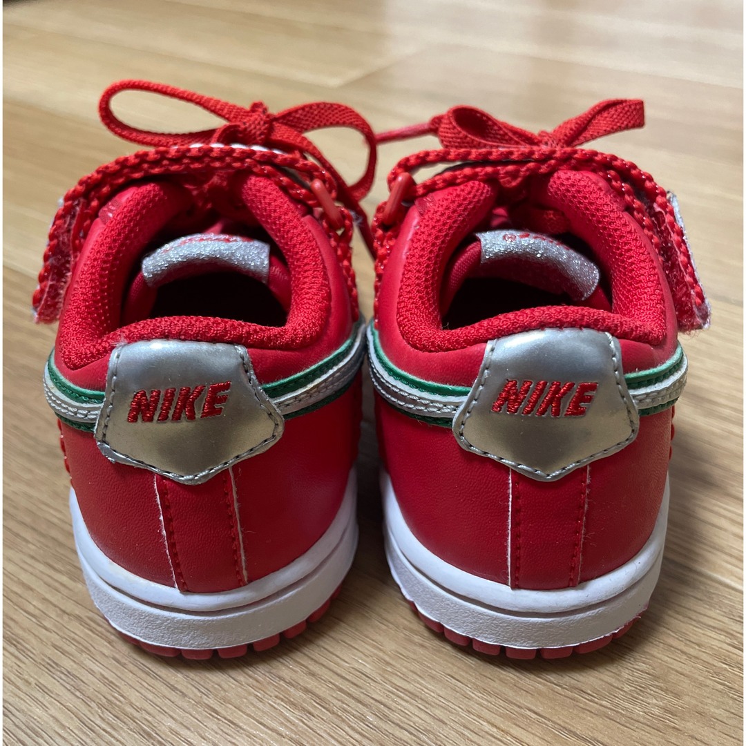 NIKE(ナイキ)のNIKE ナイキ 13センチ キッズスニーカー クリスマス 赤 キッズ/ベビー/マタニティのベビー靴/シューズ(~14cm)(スニーカー)の商品写真