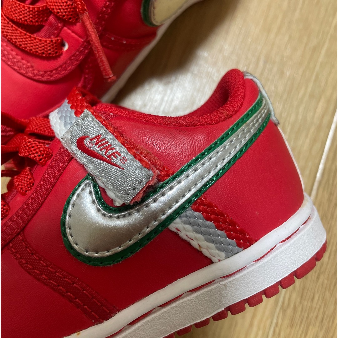 NIKE(ナイキ)のNIKE ナイキ 13センチ キッズスニーカー クリスマス 赤 キッズ/ベビー/マタニティのベビー靴/シューズ(~14cm)(スニーカー)の商品写真