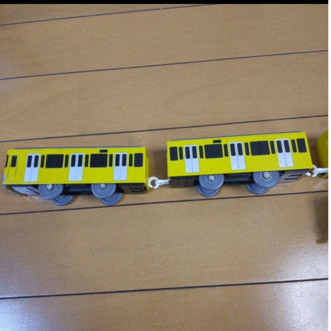 TOMMY(トミー)のプラレール 西武鉄道2000系と9000系 エンタメ/ホビーのおもちゃ/ぬいぐるみ(鉄道模型)の商品写真