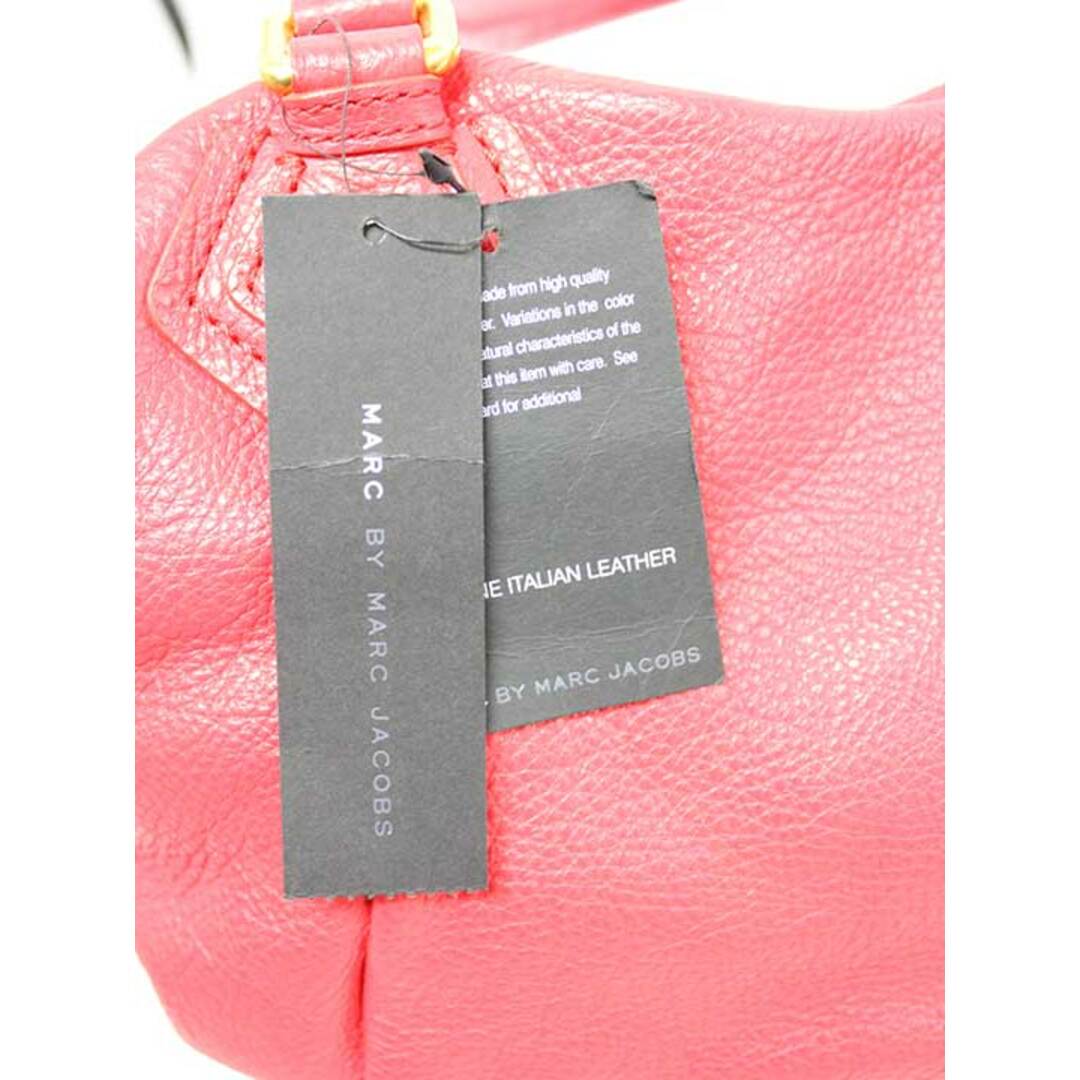 MARC BY MARC JACOBS(マークバイマークジェイコブス)の【新入荷】新品未使用品◇MARC JACOBS/マークジェイコブス◇2wayバッグ/M0001404A/ショルダーバッグ/トートバッグ/BAG/鞄 レッド/赤 レディース 春夏秋冬 912132 レディースのバッグ(その他)の商品写真