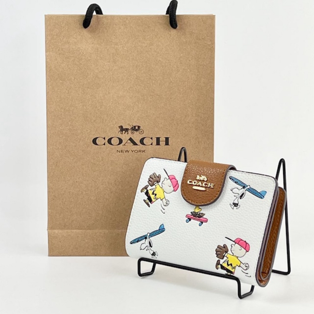 COACH(コーチ)の新品 COACH 財布 コーチ スヌーピー コラボ レザー チョーク 白 可愛い レディースのファッション小物(財布)の商品写真