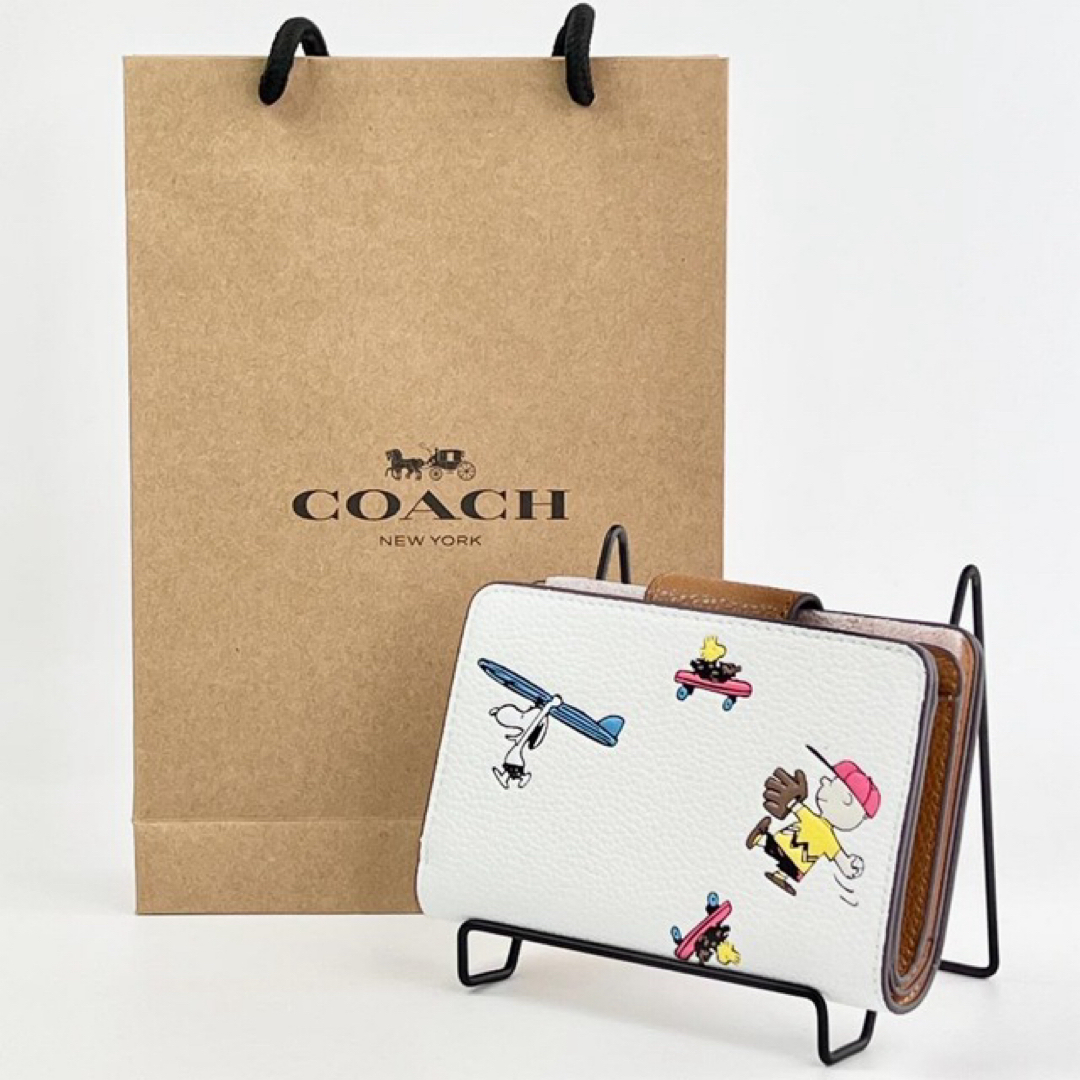 COACH(コーチ)の新品 COACH 財布 コーチ スヌーピー コラボ レザー チョーク 白 可愛い レディースのファッション小物(財布)の商品写真
