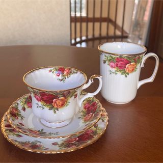 ロイヤルアルバート(ROYAL ALBERT)の【英国ビンテージ】ロイヤルアルバート★オールドカントリーローズ★トリオ➕ワン(食器)