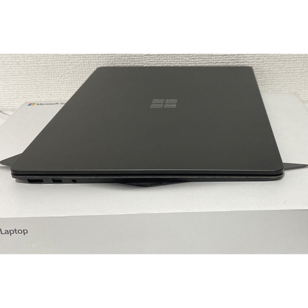 Microsoft(マイクロソフト)のSurface laptop2 1769 i5-8250U 8GB 256GB  スマホ/家電/カメラのPC/タブレット(ノートPC)の商品写真