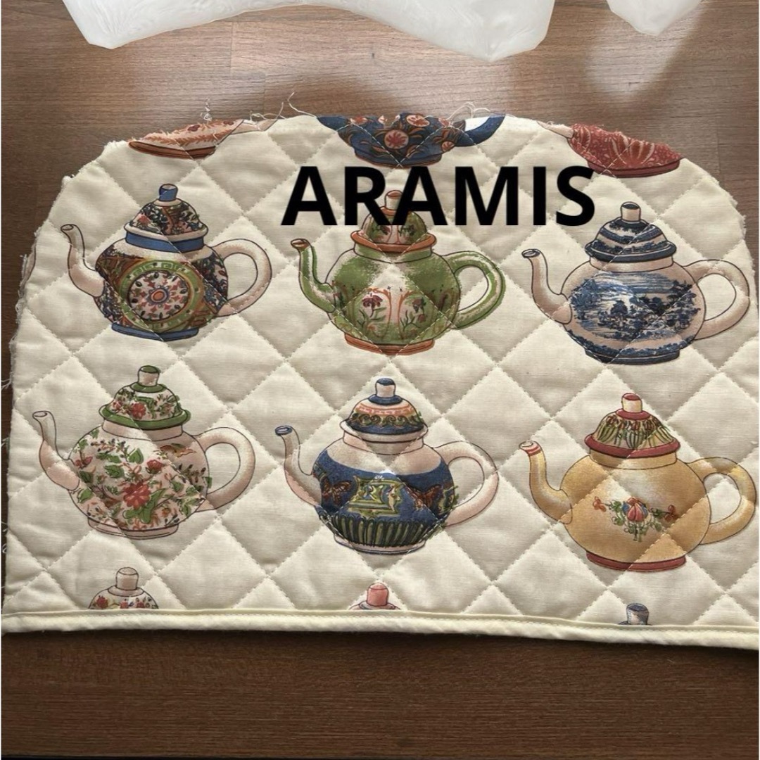 Aramis(アラミス)のARAMIS　ティーカップ柄　はぎれ 布 スペイン製 ハンドメイドの素材/材料(生地/糸)の商品写真