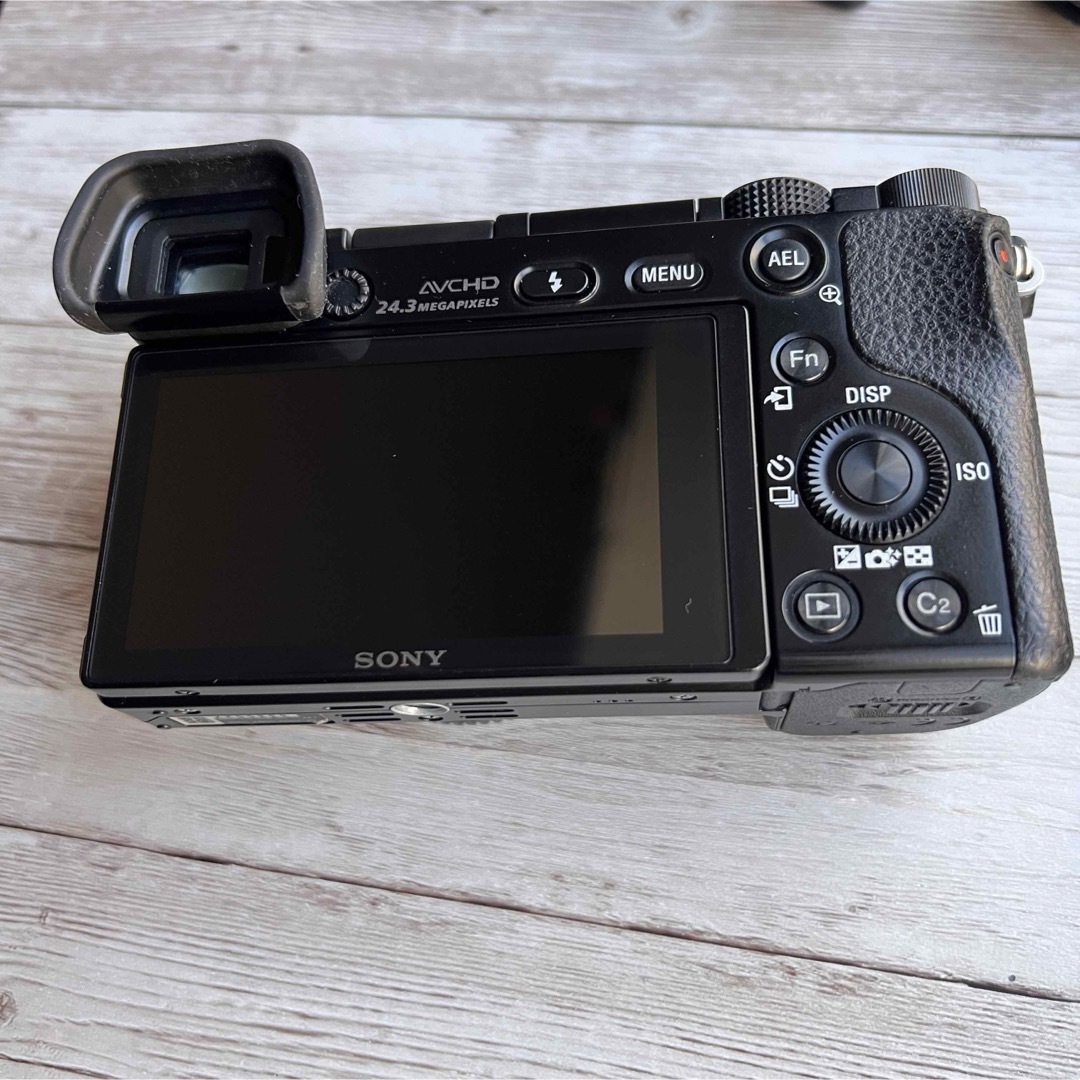 SONY(ソニー)のSony α6000 ILCE-6000 多言語 (English) スマホ/家電/カメラのカメラ(ミラーレス一眼)の商品写真