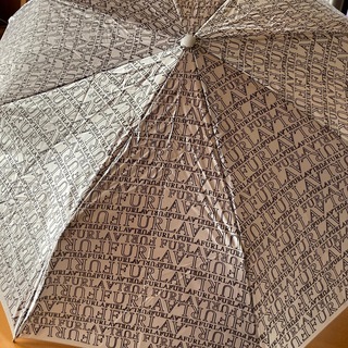 フルラ(Furla)の更に値下げ　FURLA/フルラ　総ロゴ折りたたみ傘(傘)