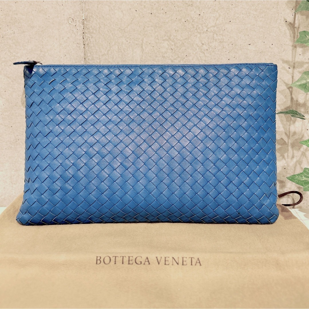 Bottega Veneta(ボッテガヴェネタ)のBOTTEGA VENETA イントレチャート　クラッチバッグ　青　ユニセックス メンズのバッグ(セカンドバッグ/クラッチバッグ)の商品写真