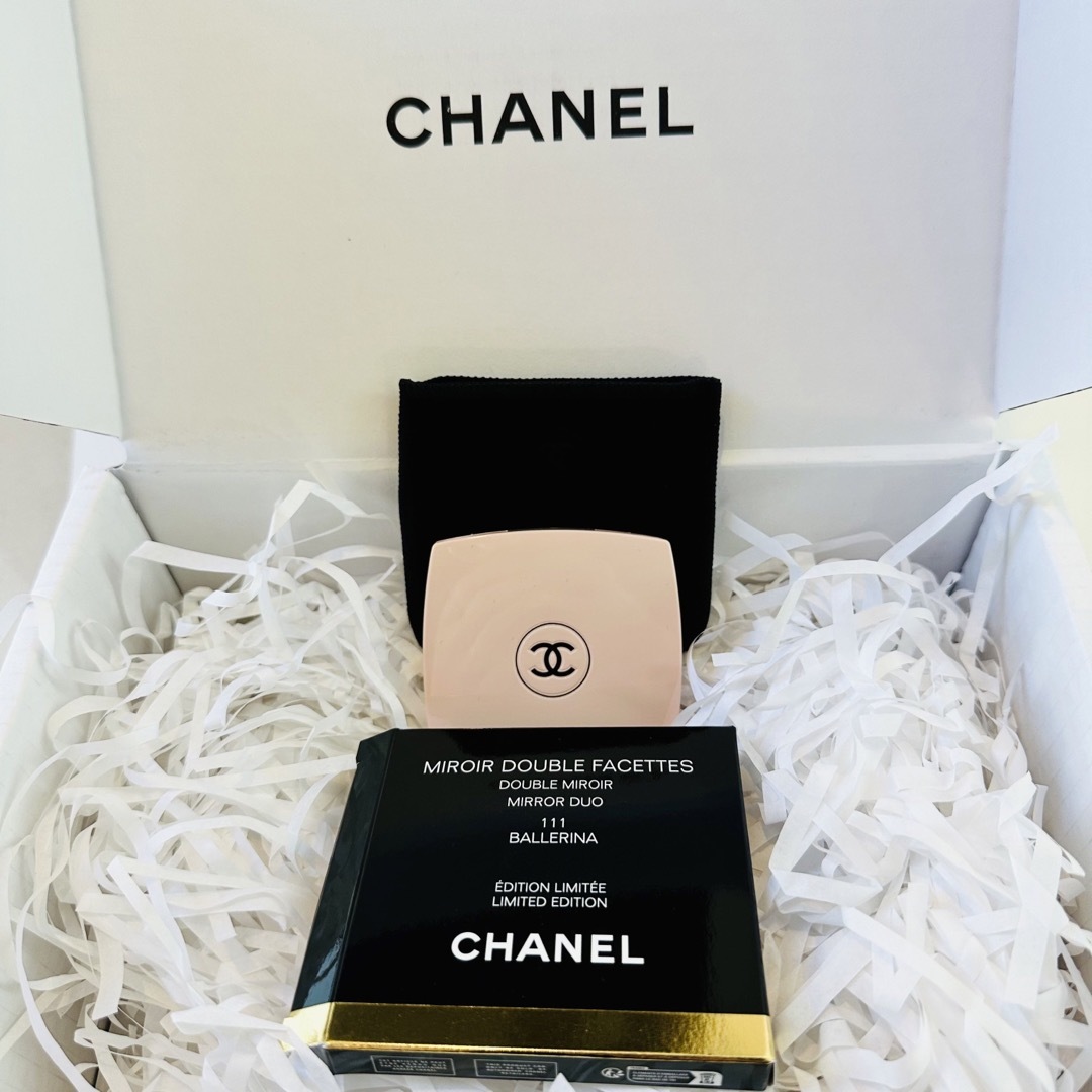 CHANEL(シャネル)のスティッチ様専用CHANEL シャネル 限定コンパクトミラー バレリーナ 111 レディースのファッション小物(ミラー)の商品写真