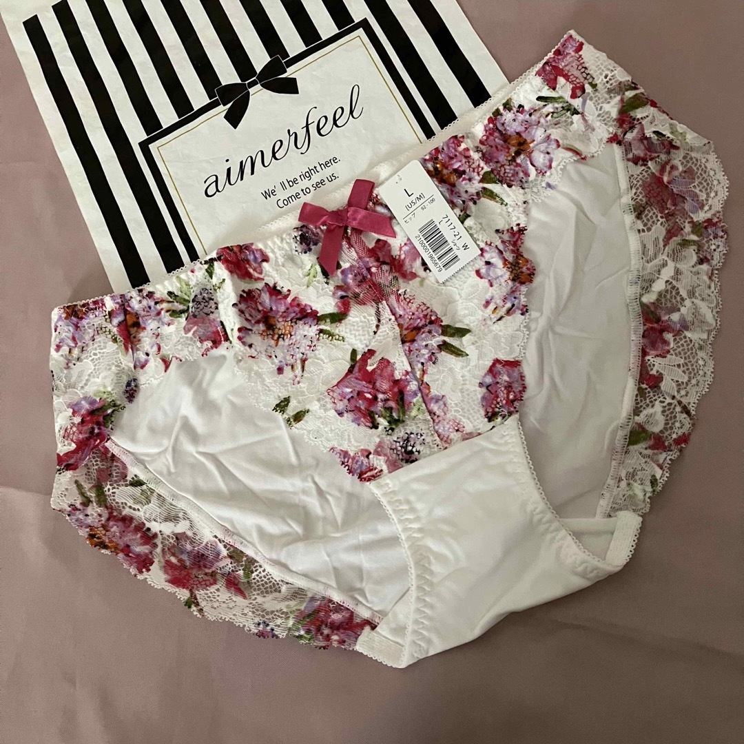 aimer feel(エメフィール)のエメフィール　ショーツ　白　ピンク　花柄　廃盤　レア　L レディースの下着/アンダーウェア(ショーツ)の商品写真