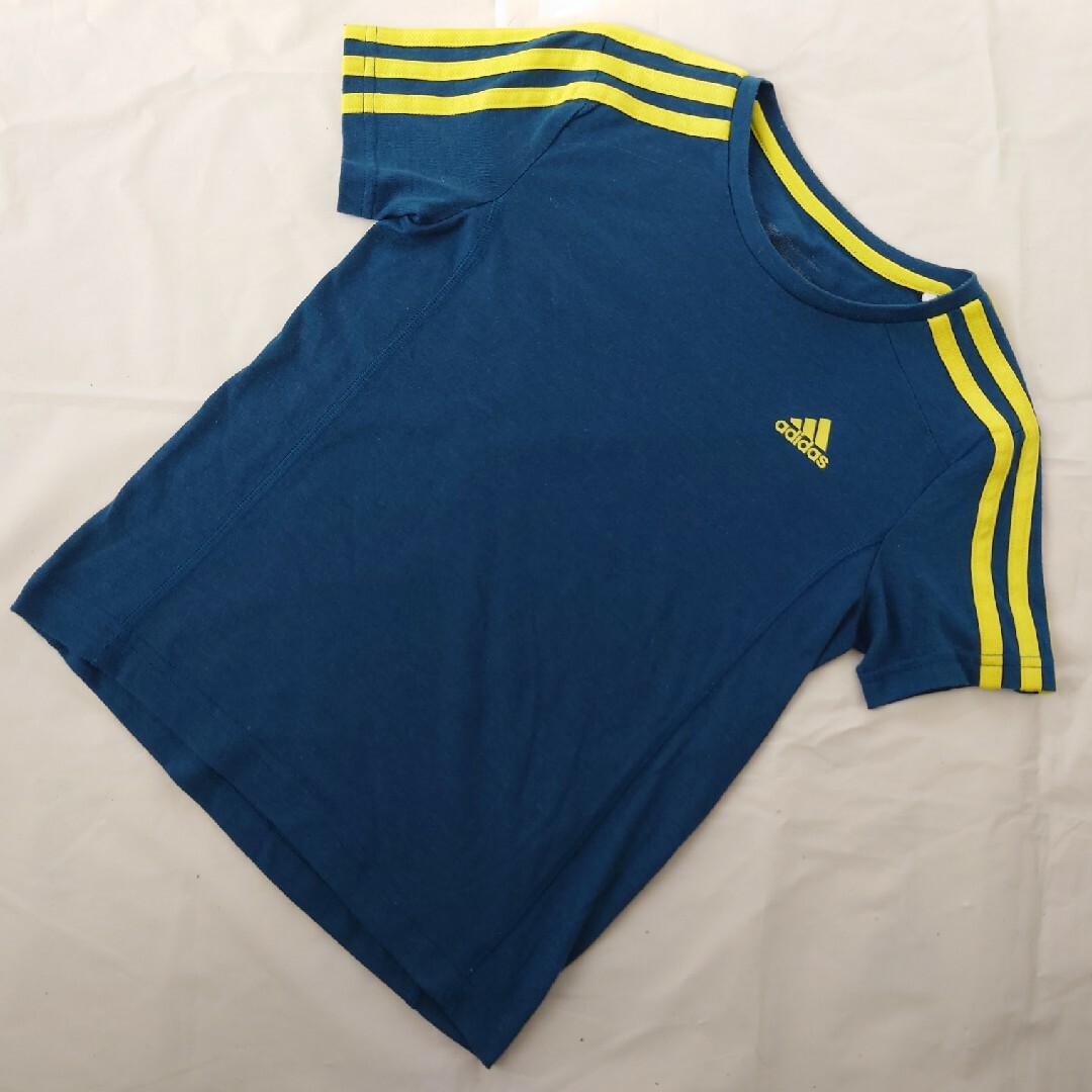 adidas(アディダス)の4月限定値下げ★アディダス　130cm Tシャツ　青緑 キッズ/ベビー/マタニティのキッズ服男の子用(90cm~)(Tシャツ/カットソー)の商品写真