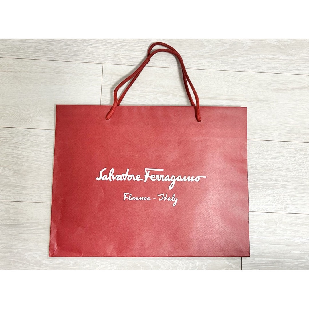 Salvatore Ferragamo(サルヴァトーレフェラガモ)のFerragamo  フェラガモ   ショッパー  ショップ袋 ② レディースのバッグ(ショップ袋)の商品写真