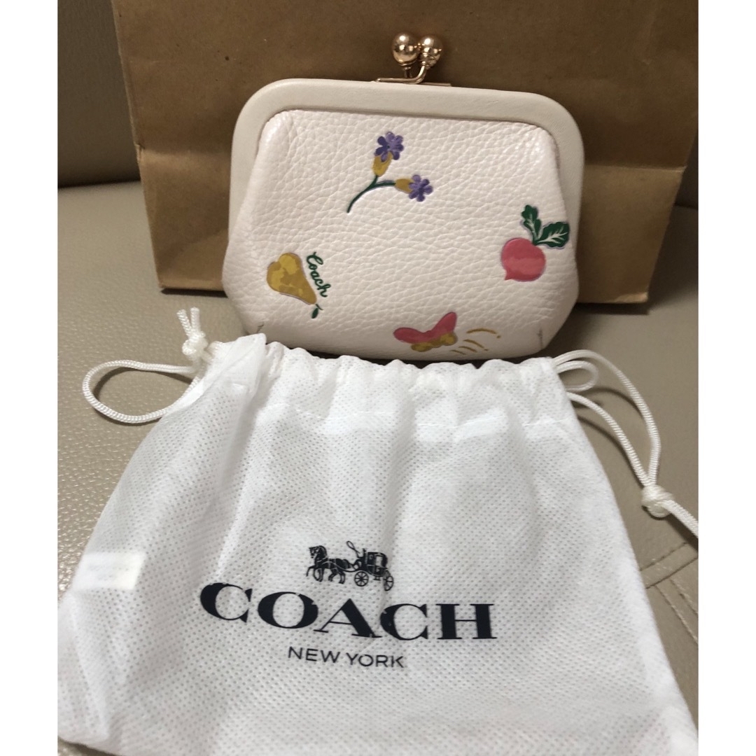 COACH(コーチ)の未使用　コーチ レザー 花柄 フラワー 財布　コインケース　がまぐち レディースのファッション小物(財布)の商品写真