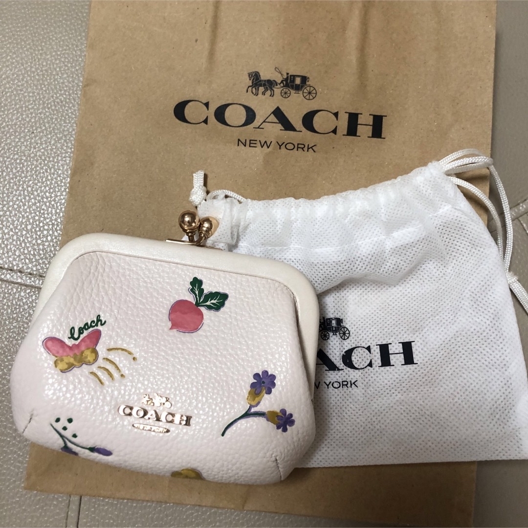 COACH(コーチ)の未使用　コーチ レザー 花柄 フラワー 財布　コインケース　がまぐち レディースのファッション小物(財布)の商品写真