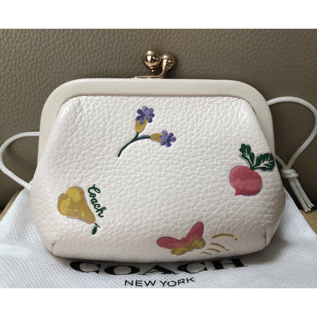 COACH(コーチ)の未使用　コーチ レザー 花柄 フラワー 財布　コインケース　がまぐち レディースのファッション小物(財布)の商品写真