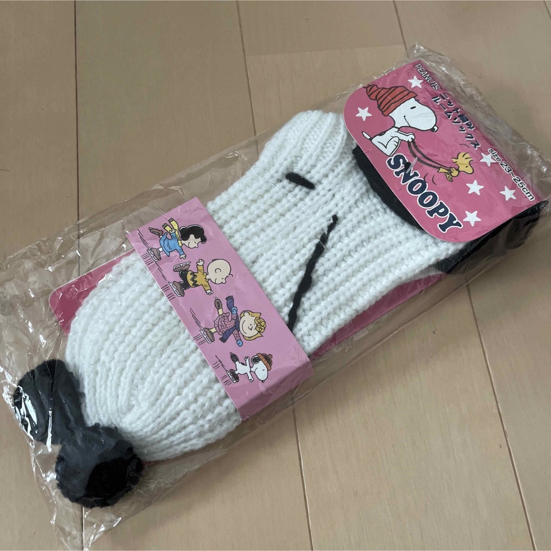 SNOOPY(スヌーピー)の新品SNOOPY スヌーピー　もこもこ　温かい　ルームソックス　靴下　2足セット レディースのレッグウェア(ソックス)の商品写真