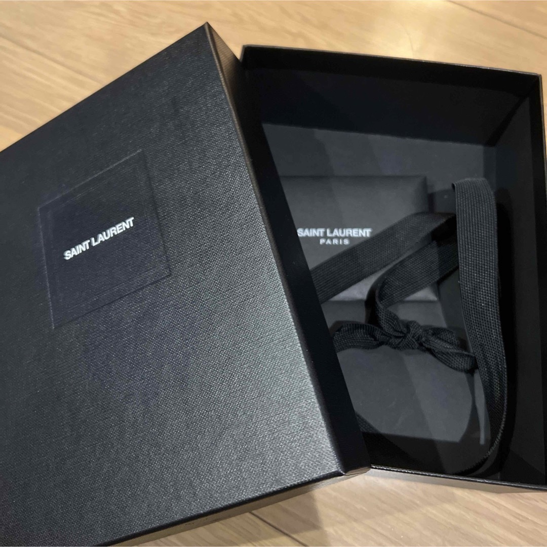 Yves Saint Laurent(イヴサンローラン)のイヴサンローラン　ショッパー　空箱 レディースのバッグ(ショップ袋)の商品写真