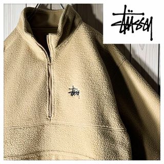 ステューシー(STUSSY)の【美品 せいら着 L】ステューシー 刺繍ロゴ ハーフジップ フリース ジャケット(ブルゾン)