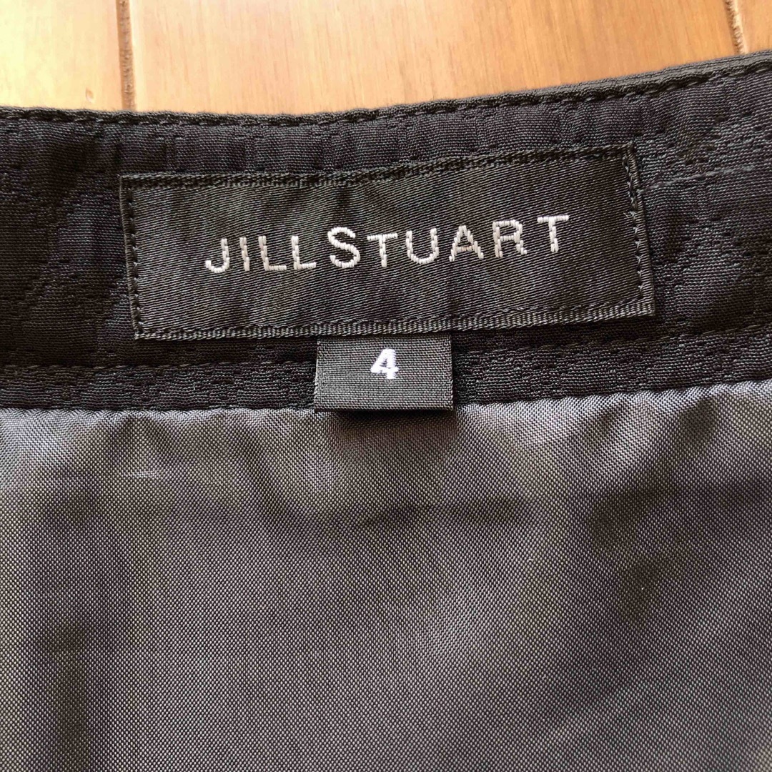 JILLSTUART(ジルスチュアート)の日本製　秋冬　ジルスチュアートjillstuartスカート　ひざ丈スカートフレア レディースのスカート(ひざ丈スカート)の商品写真