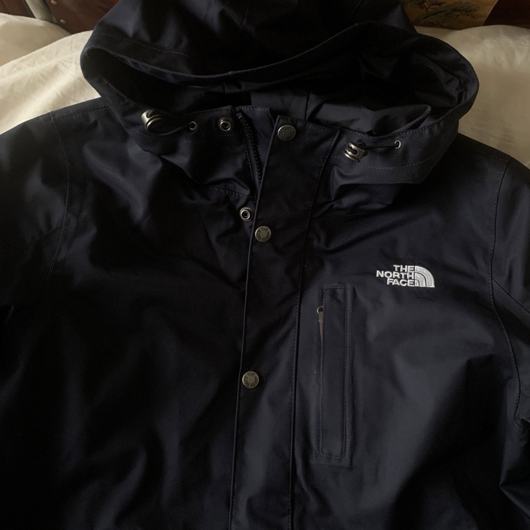 THE NORTH FACE(ザノースフェイス)の年始セール　THE NORTH FACEレディースコート　ネイビー レディースのジャケット/アウター(ロングコート)の商品写真