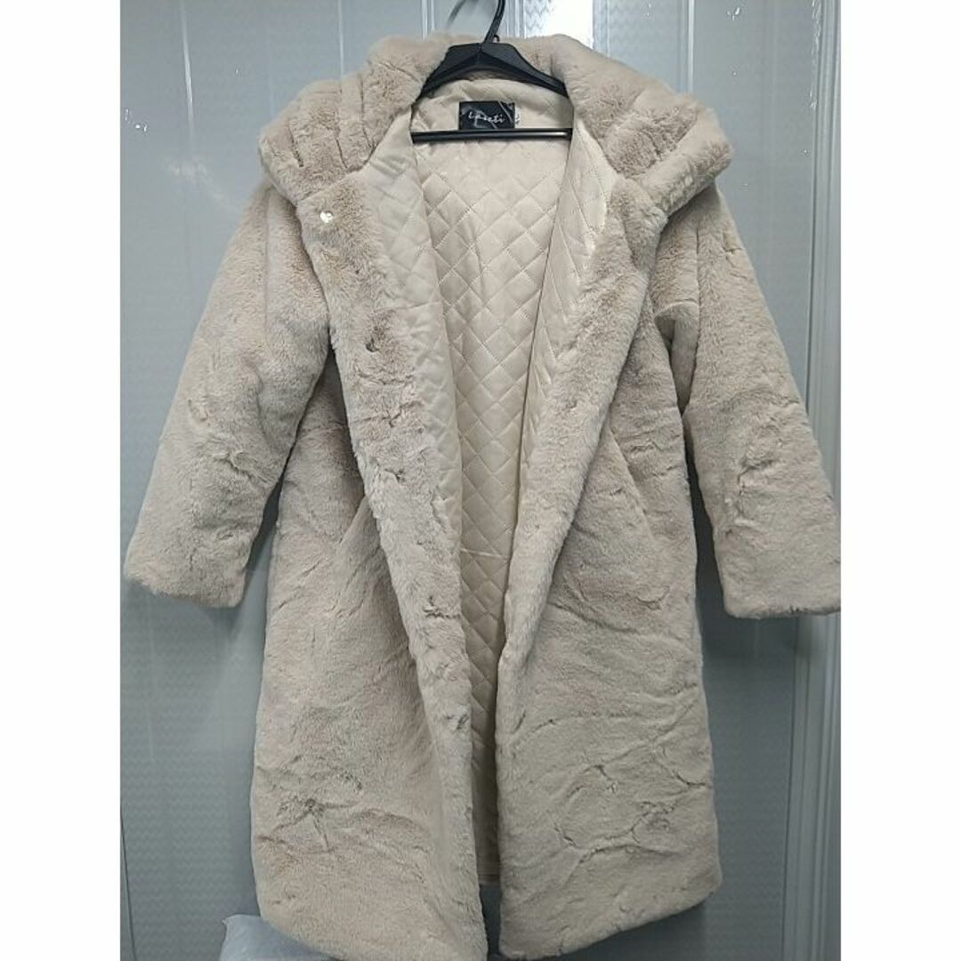もこもこコート　ベージュ　Lサイズ　＃46 レディースのジャケット/アウター(毛皮/ファーコート)の商品写真