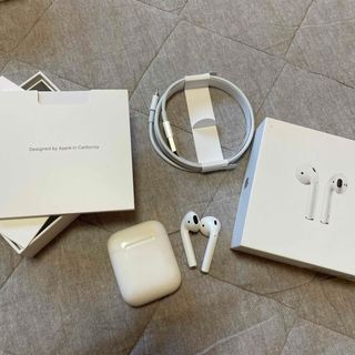 アップル(Apple)のAirPods 第一世代　Lightningケーブル付き(ヘッドフォン/イヤフォン)