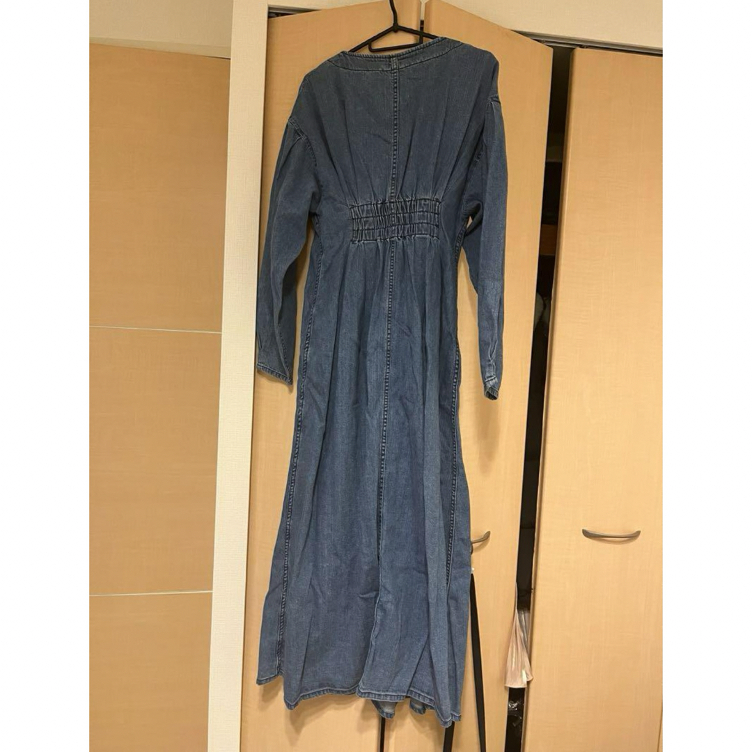 Ameri VINTAGE(アメリヴィンテージ)のAMERI JAPAN DENIM TUCK 2WAY DRESS レディースのワンピース(ロングワンピース/マキシワンピース)の商品写真