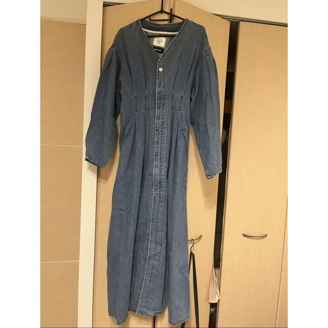 Ameri VINTAGE(アメリヴィンテージ)のAMERI JAPAN DENIM TUCK 2WAY DRESS レディースのワンピース(ロングワンピース/マキシワンピース)の商品写真