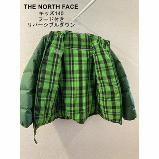 ザノースフェイス(THE NORTH FACE)のキッズ　リバーシブルダウンジャケット　グリーン140cm(ジャケット/上着)