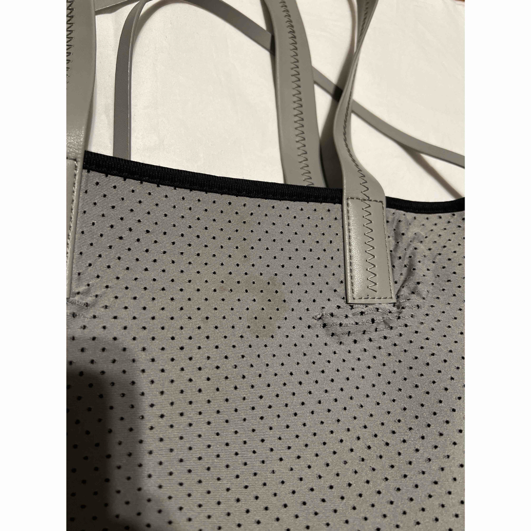 q bag paris キューバッグパリス グレー ウェット素材 洗濯可 レディースのバッグ(トートバッグ)の商品写真