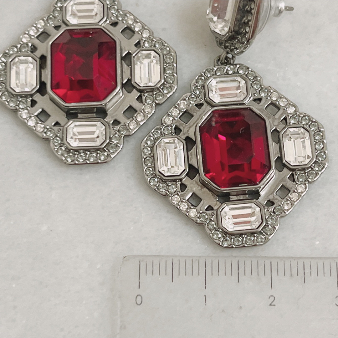 SWAROVSKI - SWAROVSKI ピアス 大きめ クリスタル 高級ブランド SWAROVSKI - SWAROVSKI ピアス 大きめ クリスタル 高級ブランド