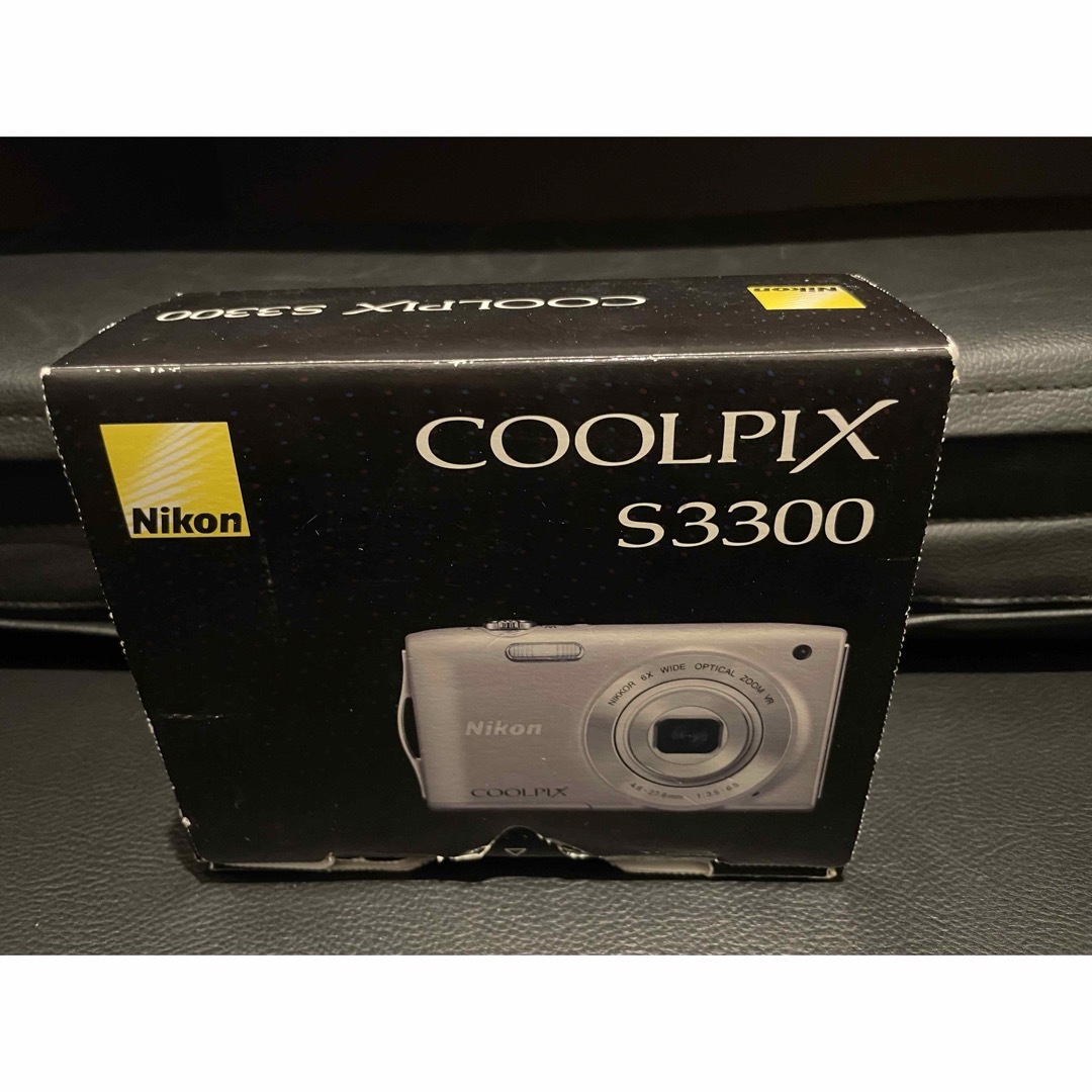 Nikon(ニコン)のNikon COOLPIX S3300 シルバー スマホ/家電/カメラのカメラ(コンパクトデジタルカメラ)の商品写真