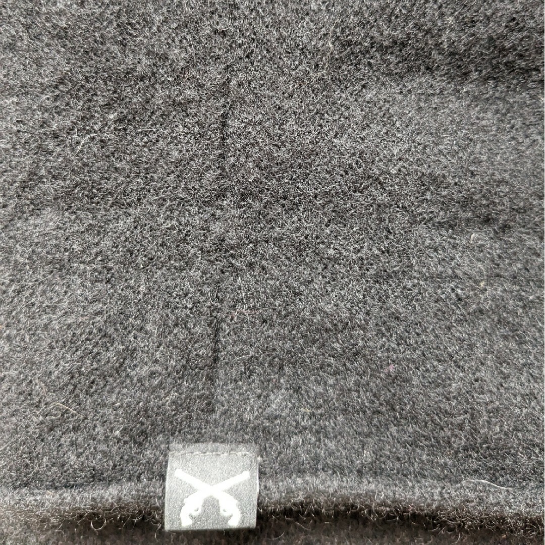 roar(ロアー)のroar　ロアー　カシミヤ ニット帽　二丁拳銃　スワロフスキー　黒色　日本製 メンズの帽子(ニット帽/ビーニー)の商品写真