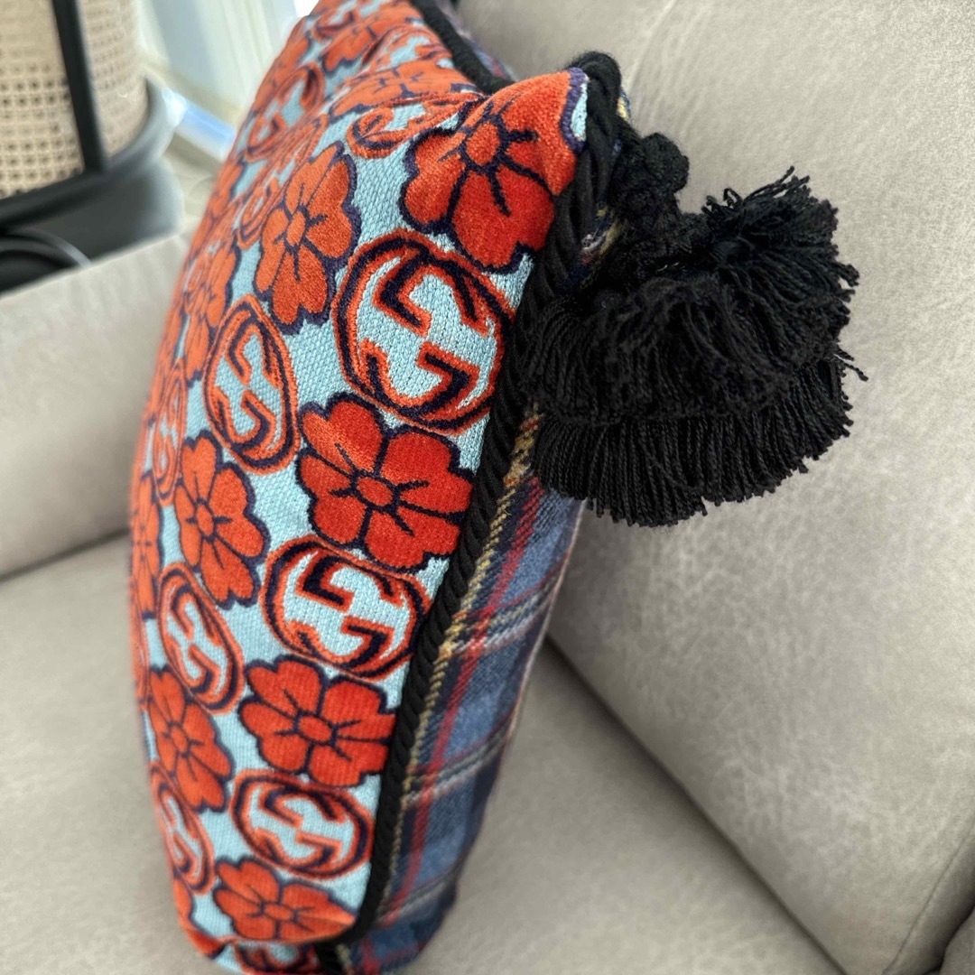 GUCCI - ほぼ新品‼️GUCCIクッションの通販 by t..♡'s shop GUCCI - ほぼ新品‼️GUCCIクッションの通販 by t..♡'s shop