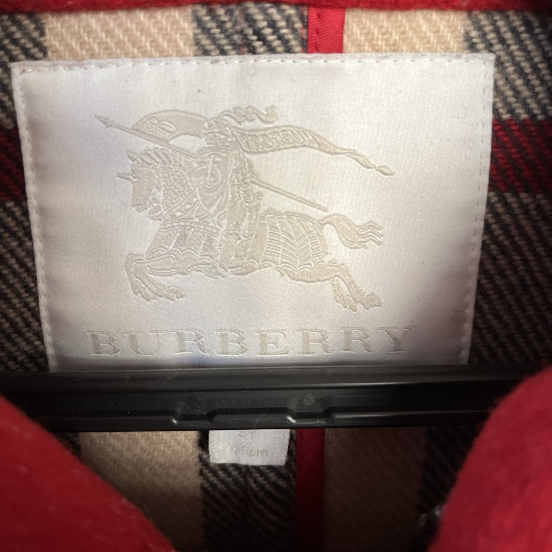 BURBERRY(バーバリー)のバーバリー  ダッフルコート　赤　8y 120 130 キッズ/ベビー/マタニティのキッズ服女の子用(90cm~)(コート)の商品写真